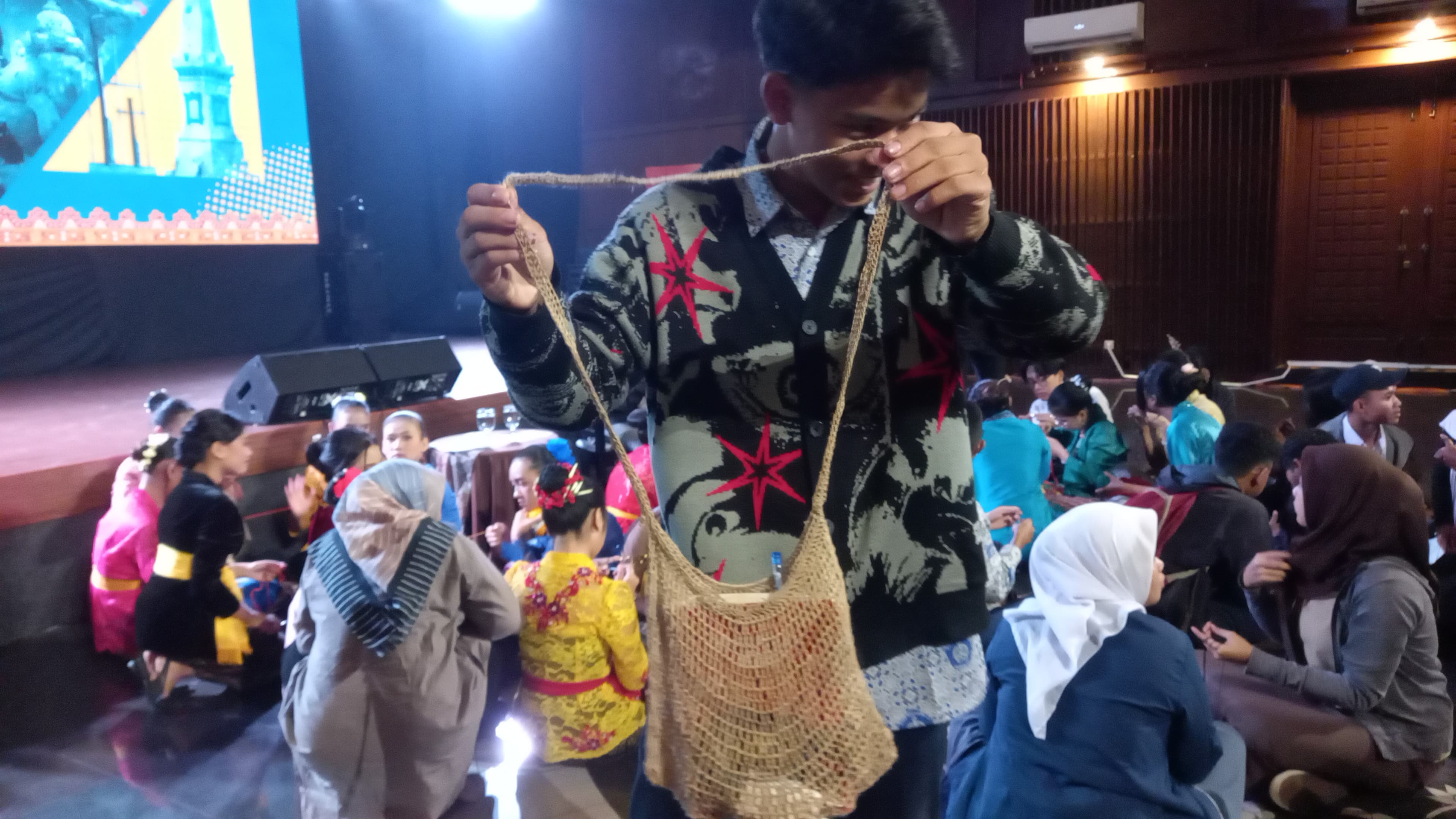 LOKAKARYA NOKEN " NOKEN PAPUA : Menganyam Kearifan, Merajut Persatuan "