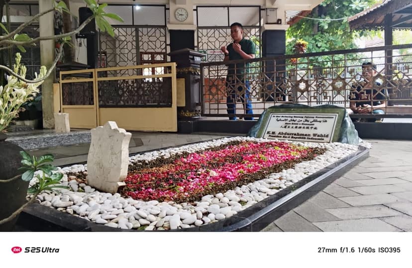 Gus Dur : Manfa'at Dunia dan Akhirat
